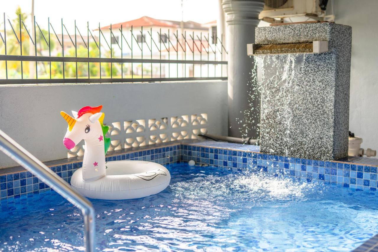 PD Corner Lot 5R3BR 16pax Pool Homestay 5min to Beach - B&B Port Dickson