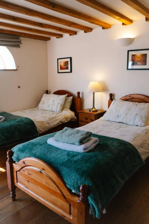 Twin Room with Private Bathroom