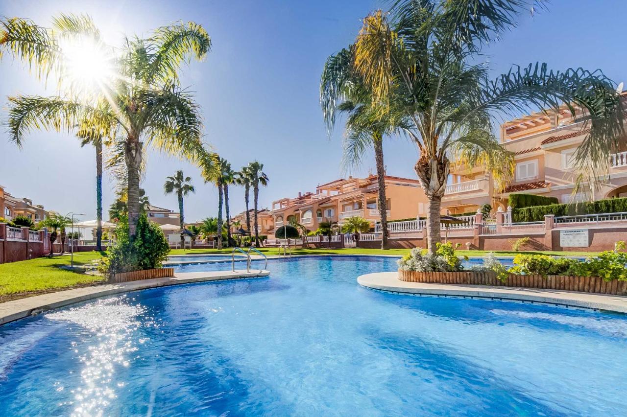 Apartment in Zeniamar with access to public pool - B&B Punta Prima