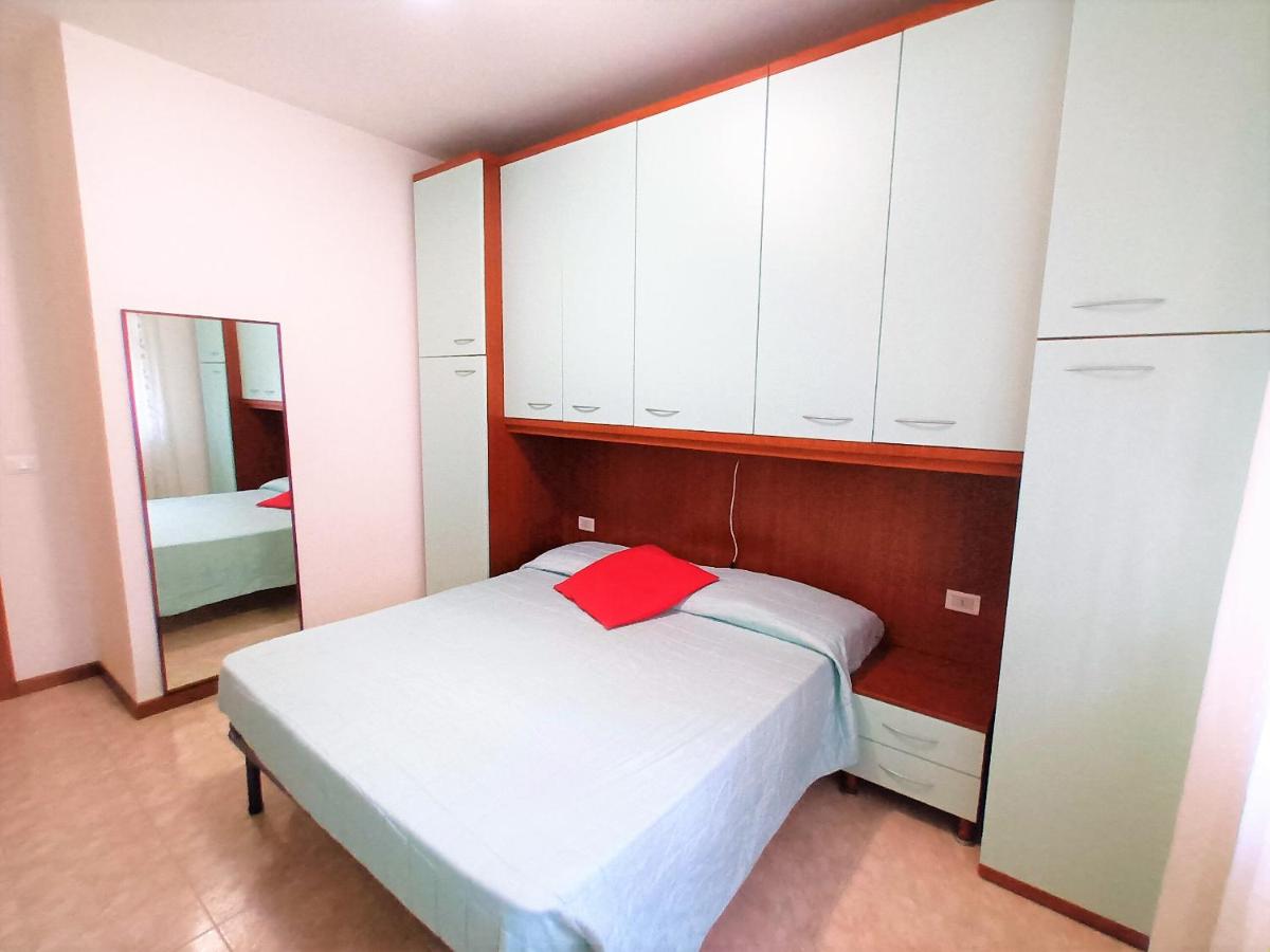Trilocale piano terra con doppi servizi Piazza Aurora 100m dal mare - Family Apartment - Chambres d'hôtes Lido di Jesolo