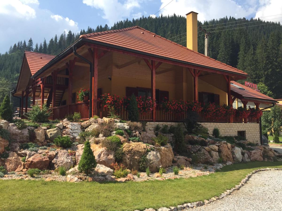 Lacu Roșu Mountain Lodge - Bed and Breakfast Lacu Roșu