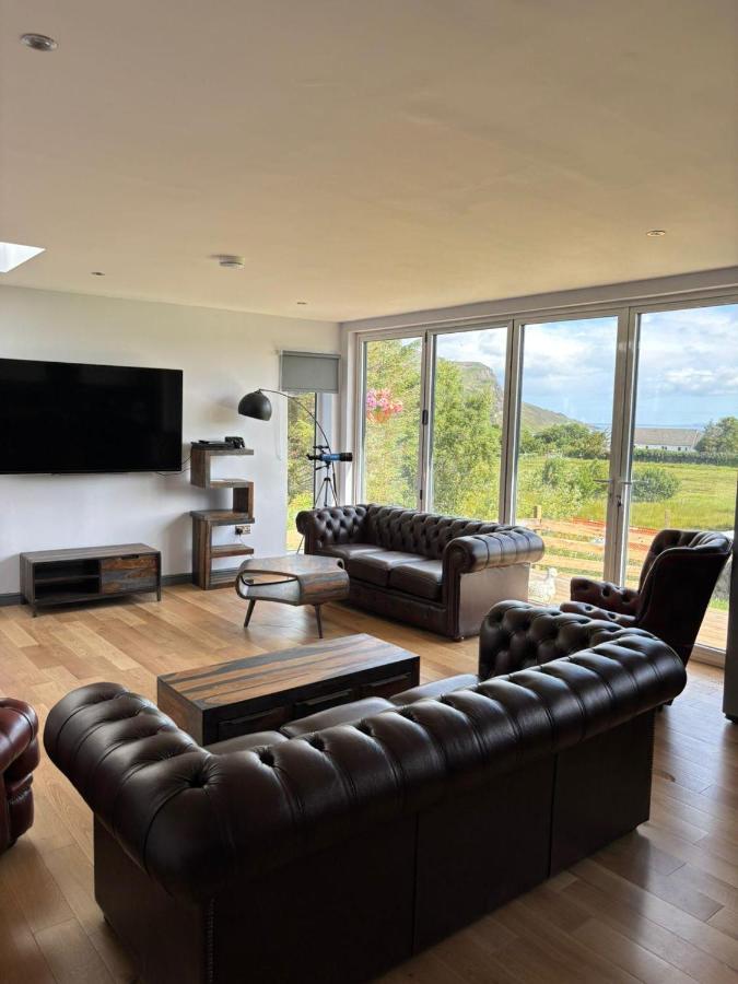 Luxurious, Unique & Elegant Cottage with Hot Tub - Ferienwohnung Ollach