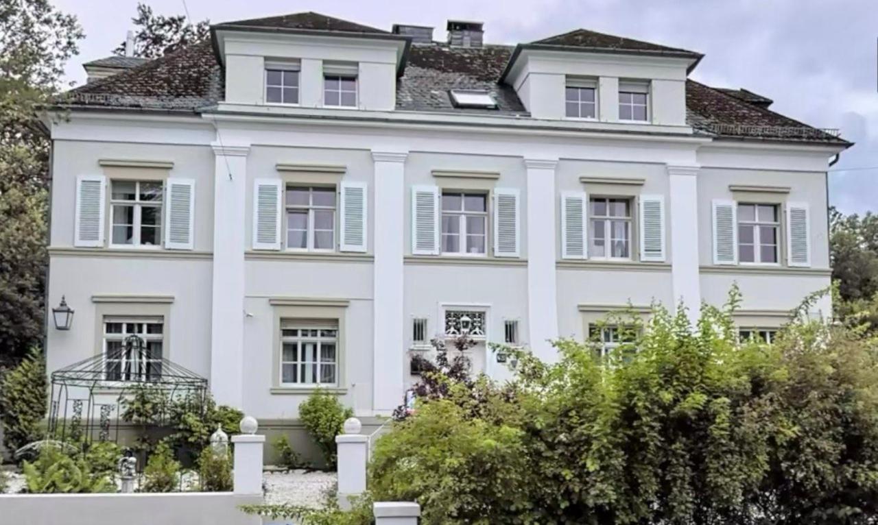 Elegantes Zimmer in historischer Villa in Siegen-Eiserfeld - B&B Siegen