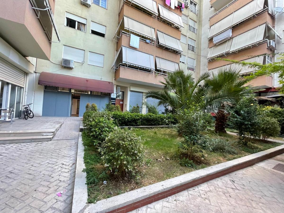 Isla Apartment City Center - B&B Tirana
