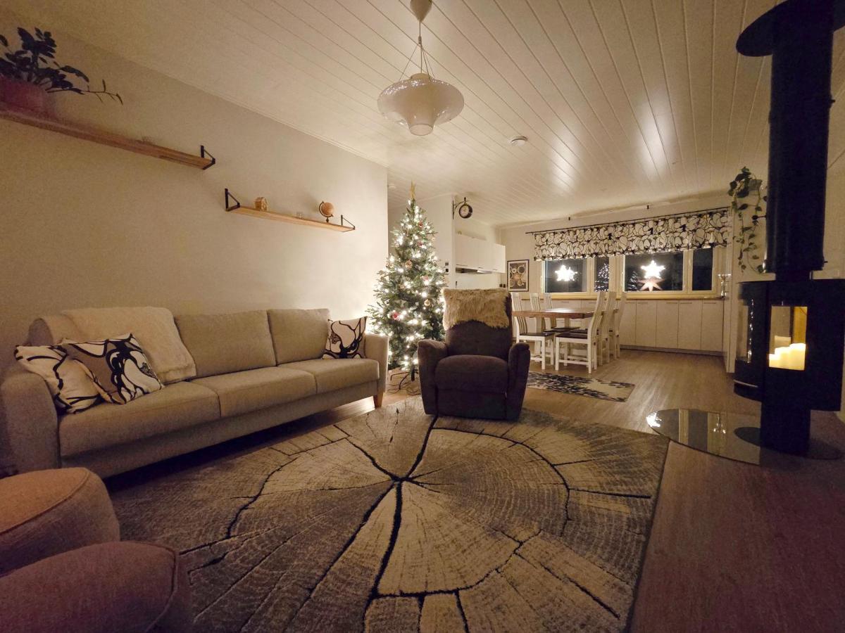 HomeAurora! 4BR Family House - Sauna - Forest View - Bed and Breakfast Rovaniemi