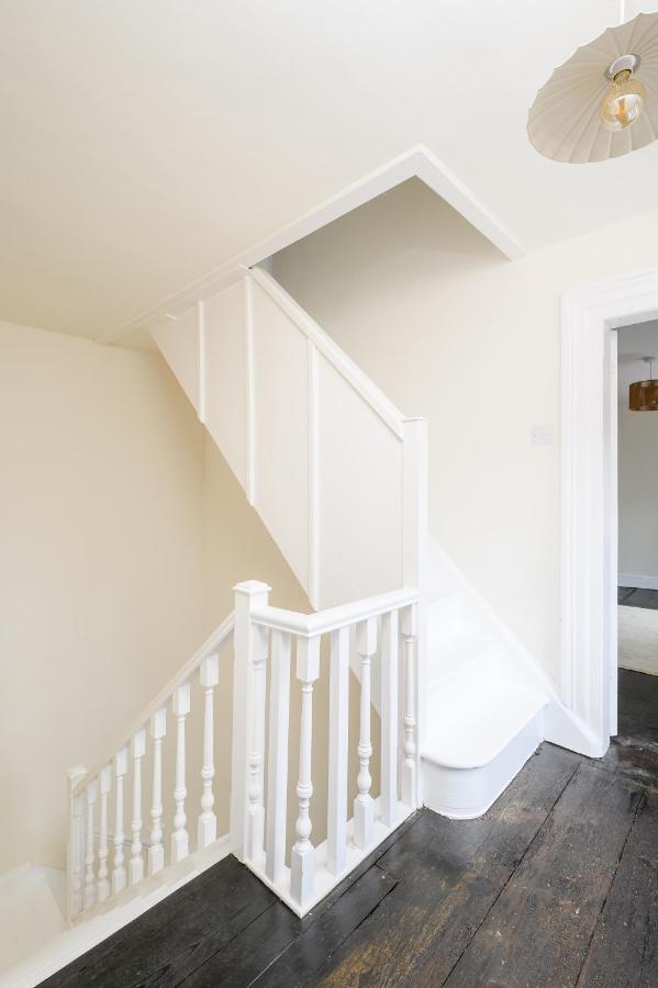 Historic Riverside House - Village, River Walks & Easy York Access - B&B Cawood