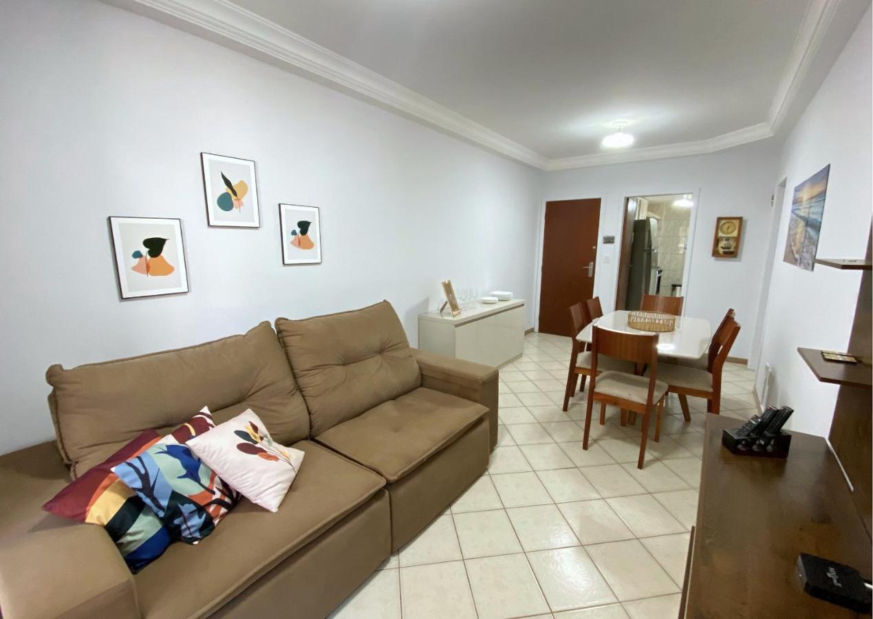 Apartamento recantoazul es Conforto Total a 50m do Mar Apartamento Recém-Reformado na Praia de Castelhanos, ES, para 7 Pessoas Aconchegante e Completo, com 3 Quartos e 1 Suíte - Chambres d’hôtes Anchieta