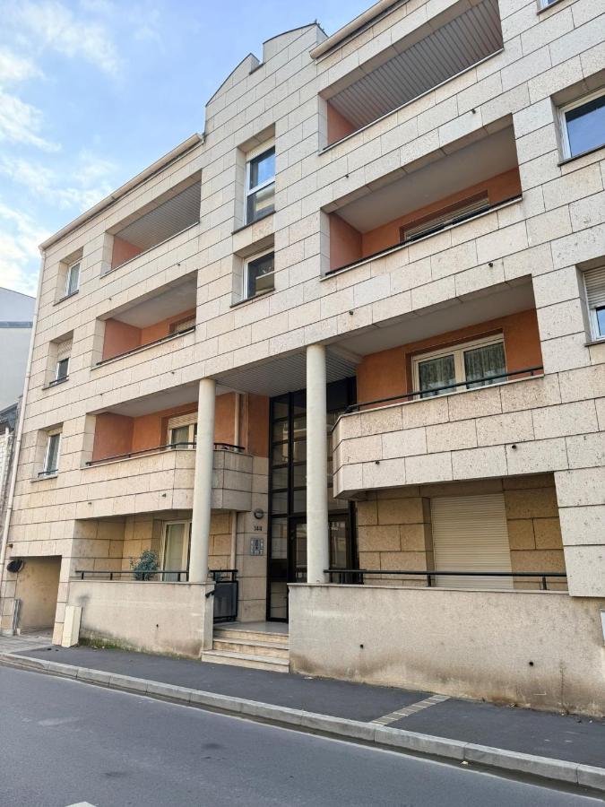 Spacious home near Canal and Stadium with Wifi - B&B Reims