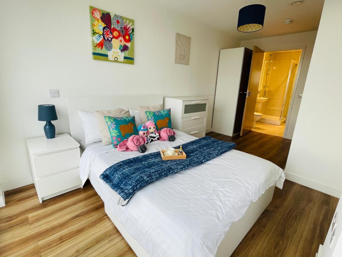 Picture Idea: Modern Cozy Apartment With Balcony Near Media City Centre Old