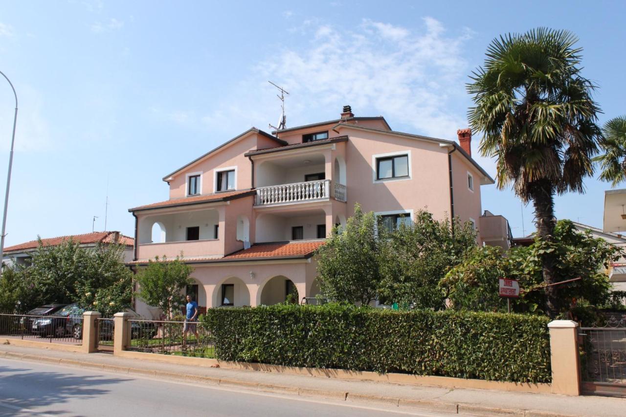 Apartments with parking space Umag - 6932 - Bed and Breakfast Umag