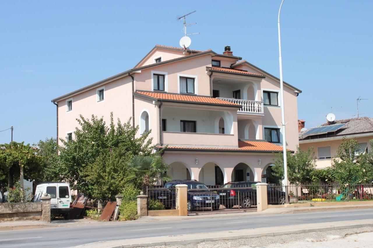 Apartments with parking space Umag - 6932 - Bed and Breakfast Umag