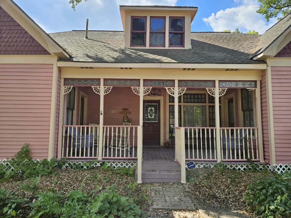 Renovated attic apartment - B&B Alvin