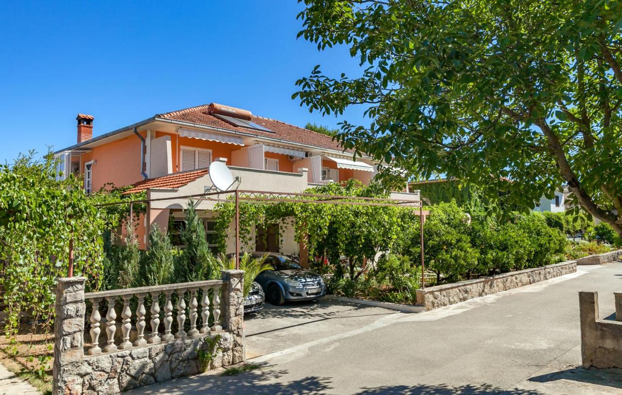 Apartments and Rooms Dobrila - B&B Jelsa