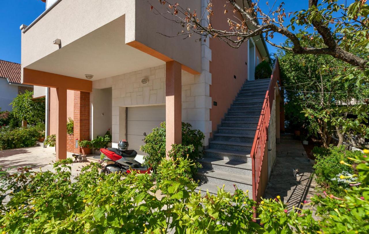 Studio mit überdachtem Balkon