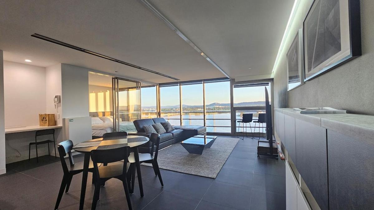 A breathtaking lake view in NewActon Canberra - Ferienwohnung Canberra