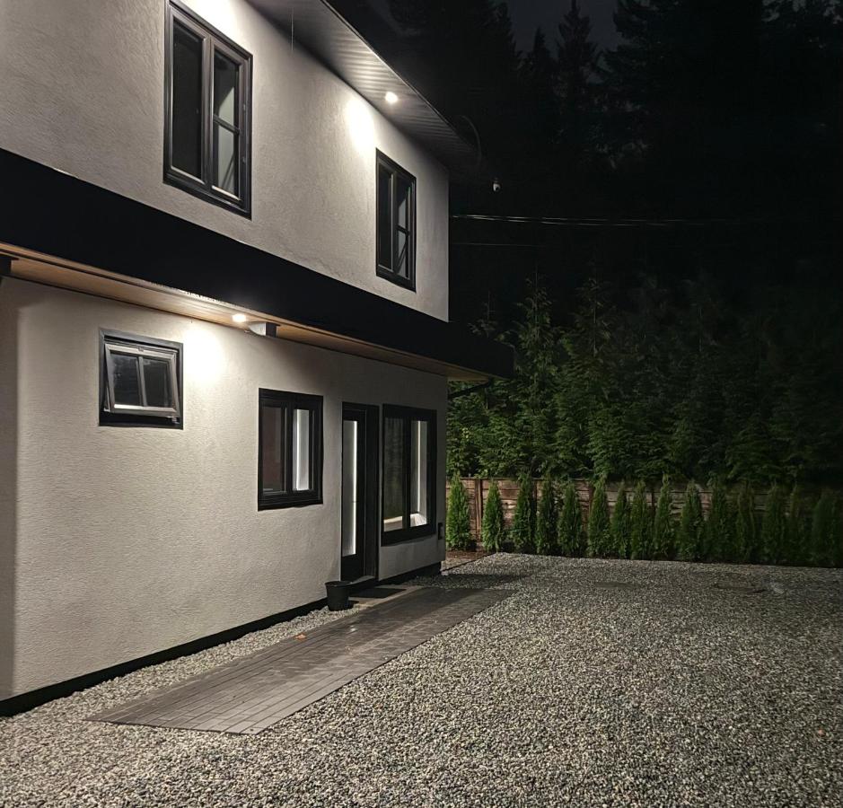Modern 2BR Coach House, West Van- New Construction - B&B West Vancouver