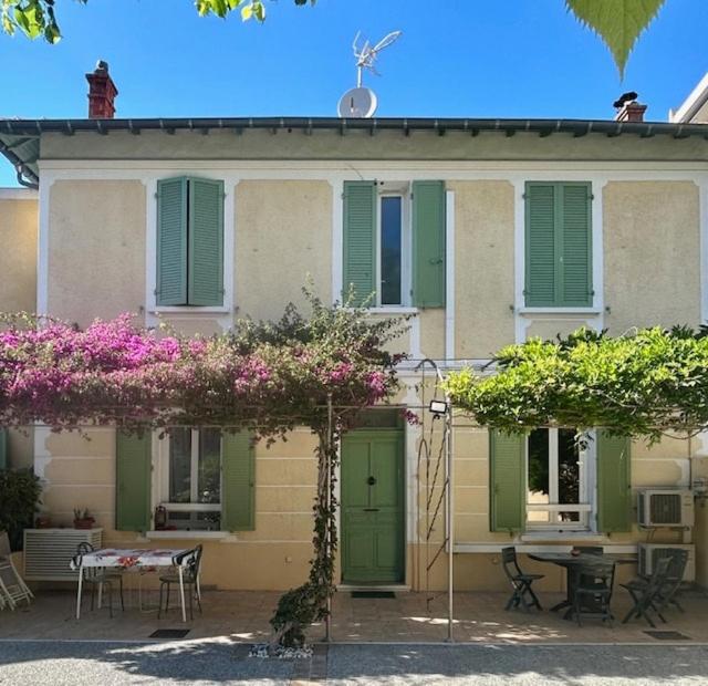Maison centre ville climatisée 2 chambres terrasse - B&B Hyères