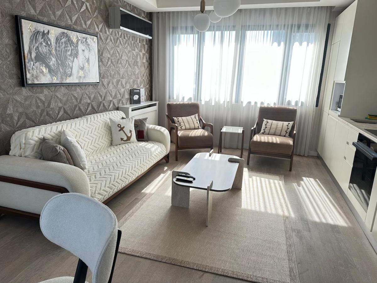 91 sqm luxury apartment with double view - B&B Istanbul