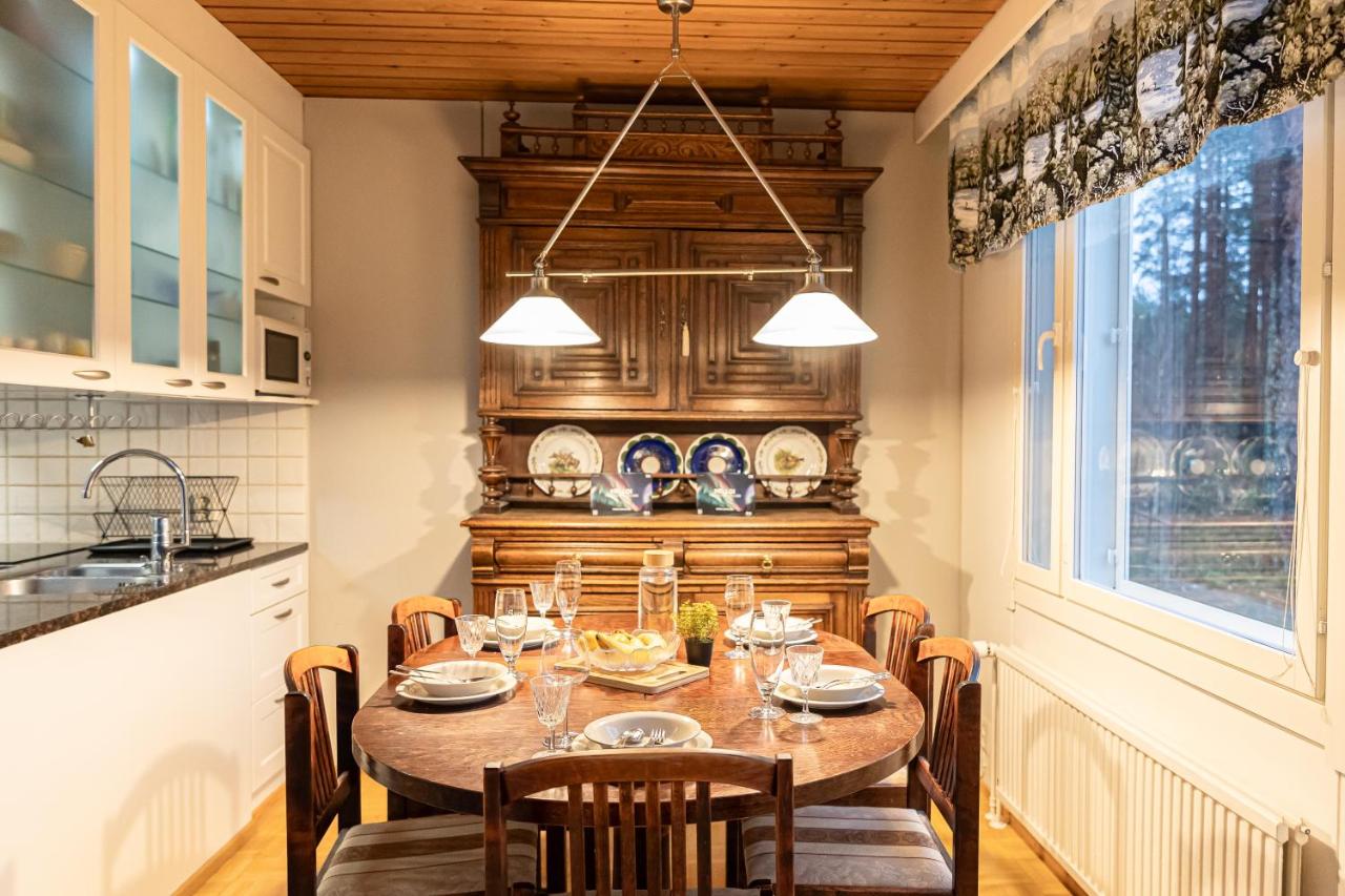 Villa Santa Aurora - Spacious Lapland Home & Sauna by BookLapland - B&B Rovaniemi