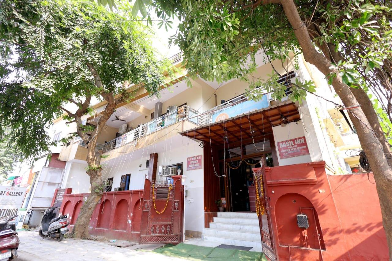 Basil Inn Homestay - Walk-In Distance to Taj Mahal - B&B Agra