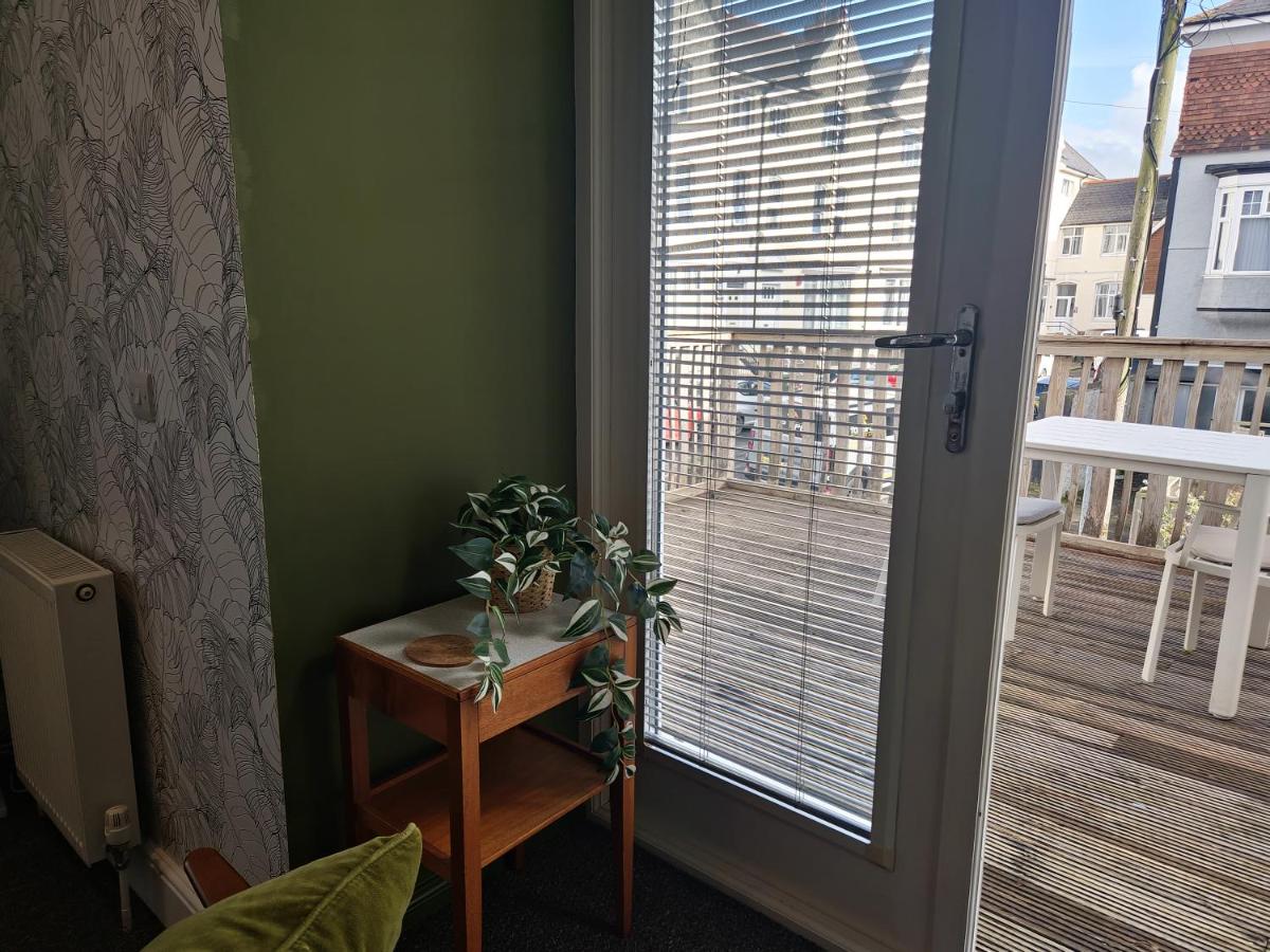 City Centre Apartment with Parking, King Bed and Terrace - Chambres d'hôtes Plymouth