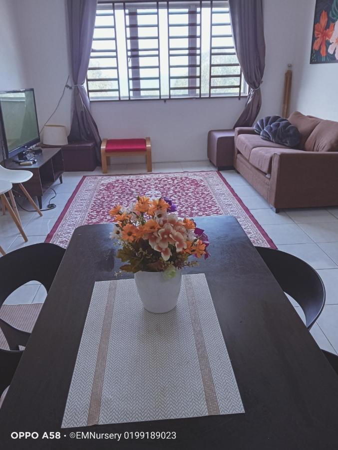 Homestay EM Camar Seaview 2 - Bed and Breakfast Kuantan