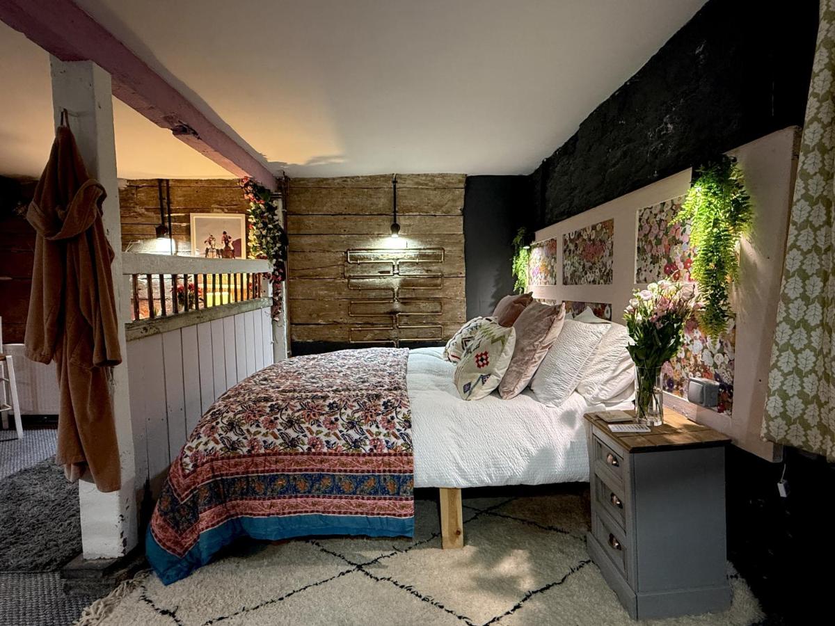 Charming two-bedroom apartment, One Drake Road, Tavistock - B&B Tavistock