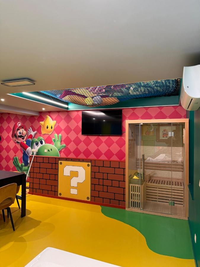 Retro Gaming Corner - Arcade Games - Jacuzzi - Sauna - Switch 2 - B&B Courcelles