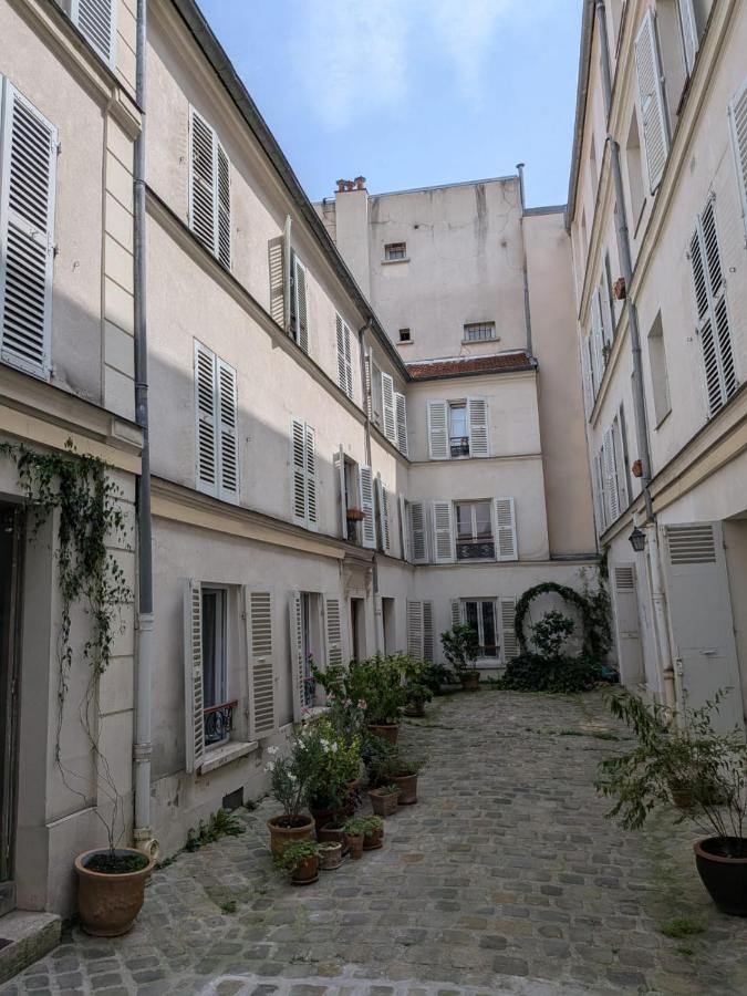 Parisian Hideaway - Heart of Montmartre, Abbesses - B&B Parigi