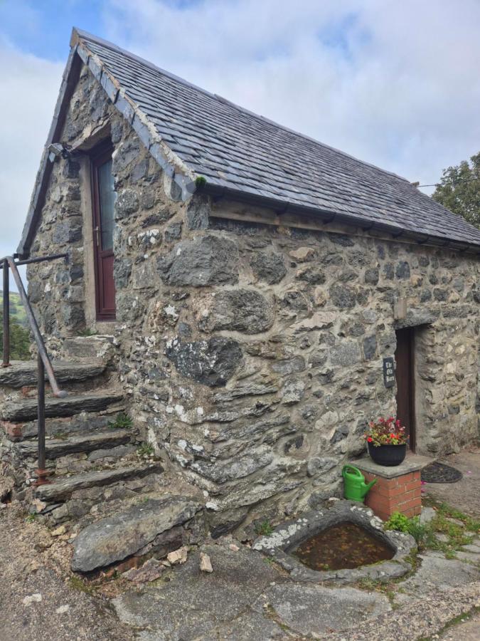 The Old Barn - B&B Bettws Gwerfil Goch