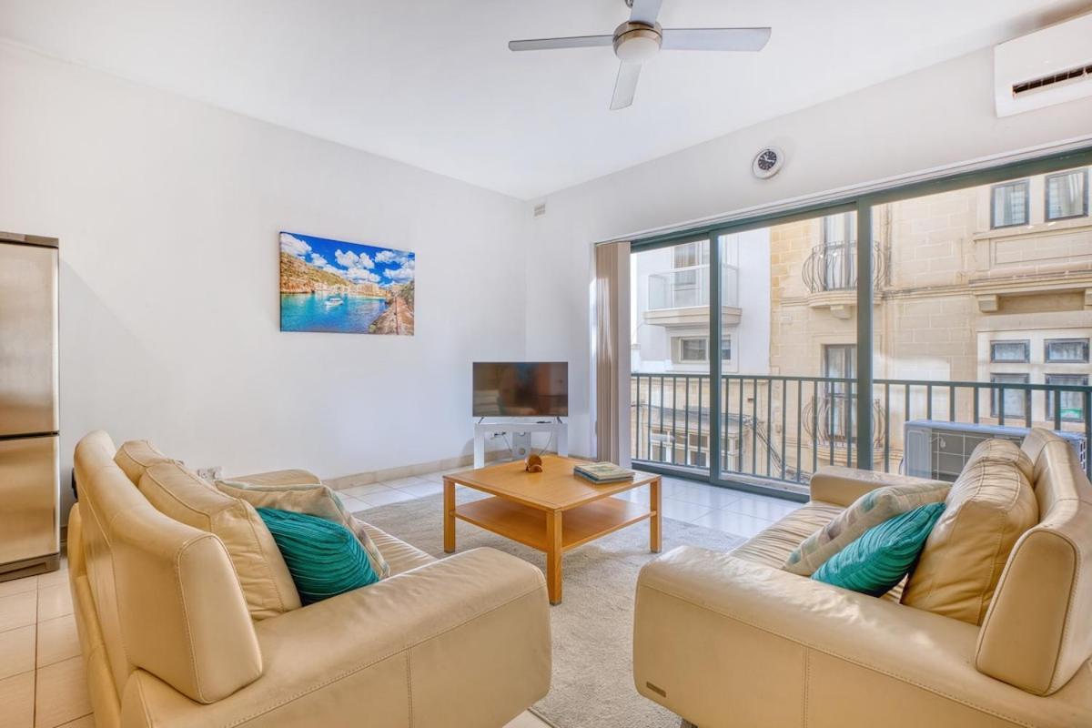 Spacious 3-Bedroom Apartment at Tigne Sliema - B&B Sliema