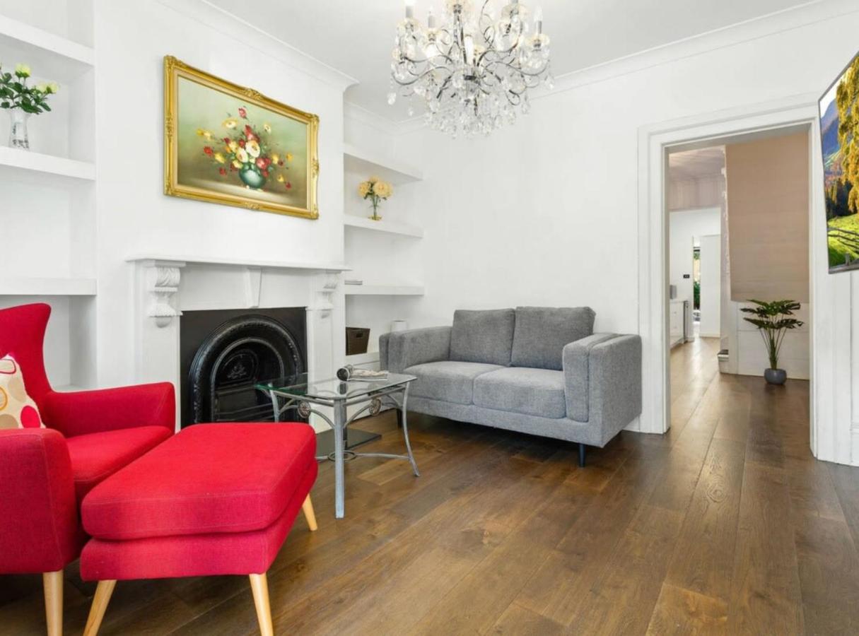 Traditional 2-Bed Terrace House in Millers Point - Bed and Breakfast Sydney