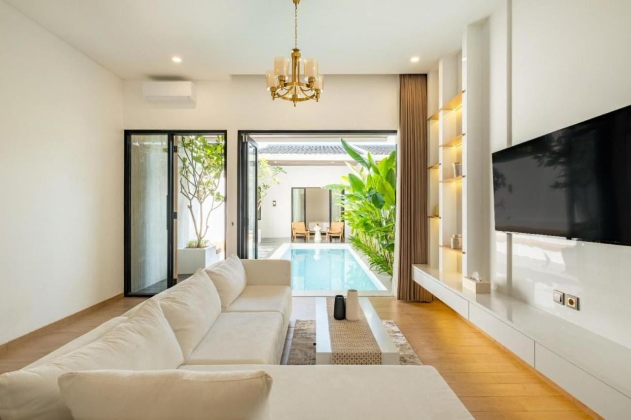 New 3BR Modern Luxury Villa with Pool & Patio - Non-crowded Area in Canggu - B&B Dalung