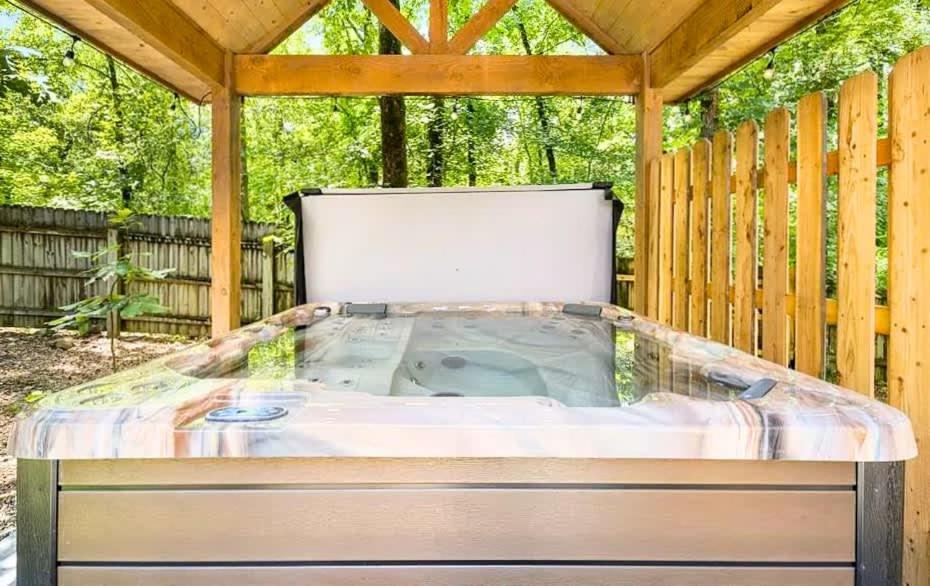 2BR Private Cabin - HotTub - Fire Pit - BBQ - Patio - Ferienwohnung Stephens Gap