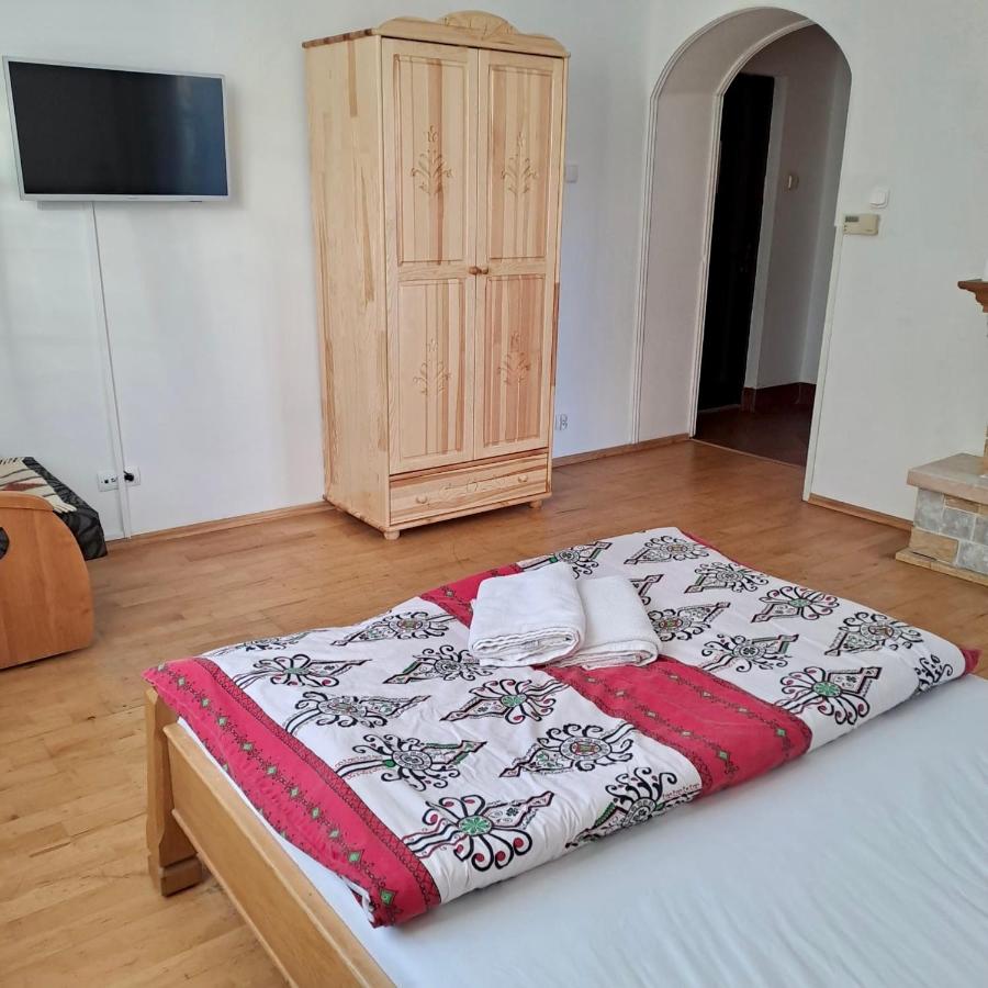 One-Bedroom Apartment with Balcony