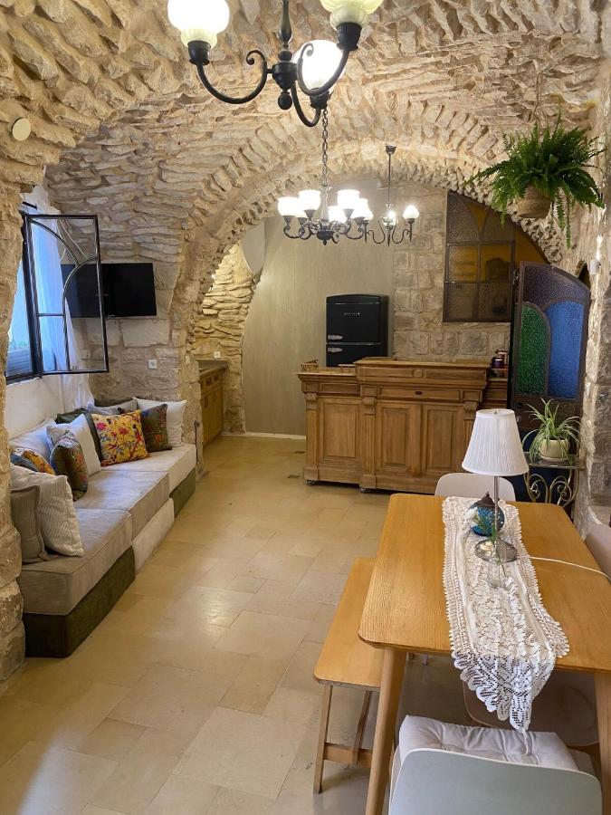 LEAH- botanical villa - B&B Safed