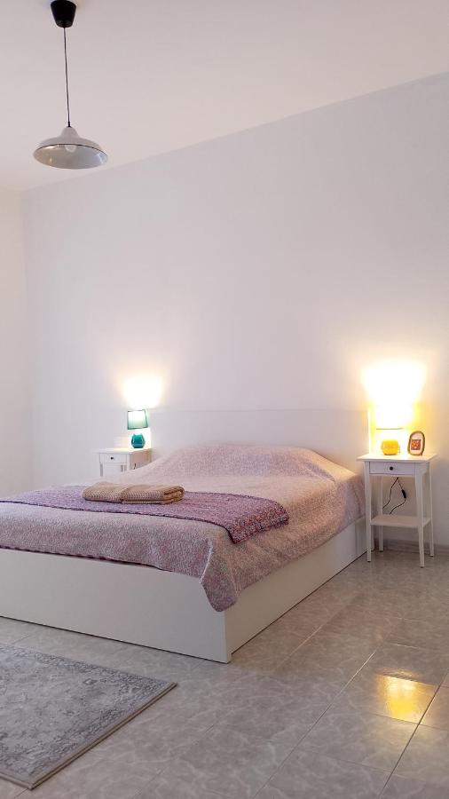 Villa Pietra Sardinia - Luxury 165 m2 Historic Stone House with Fireplace and Rooftop - B&B Tempio Pausania