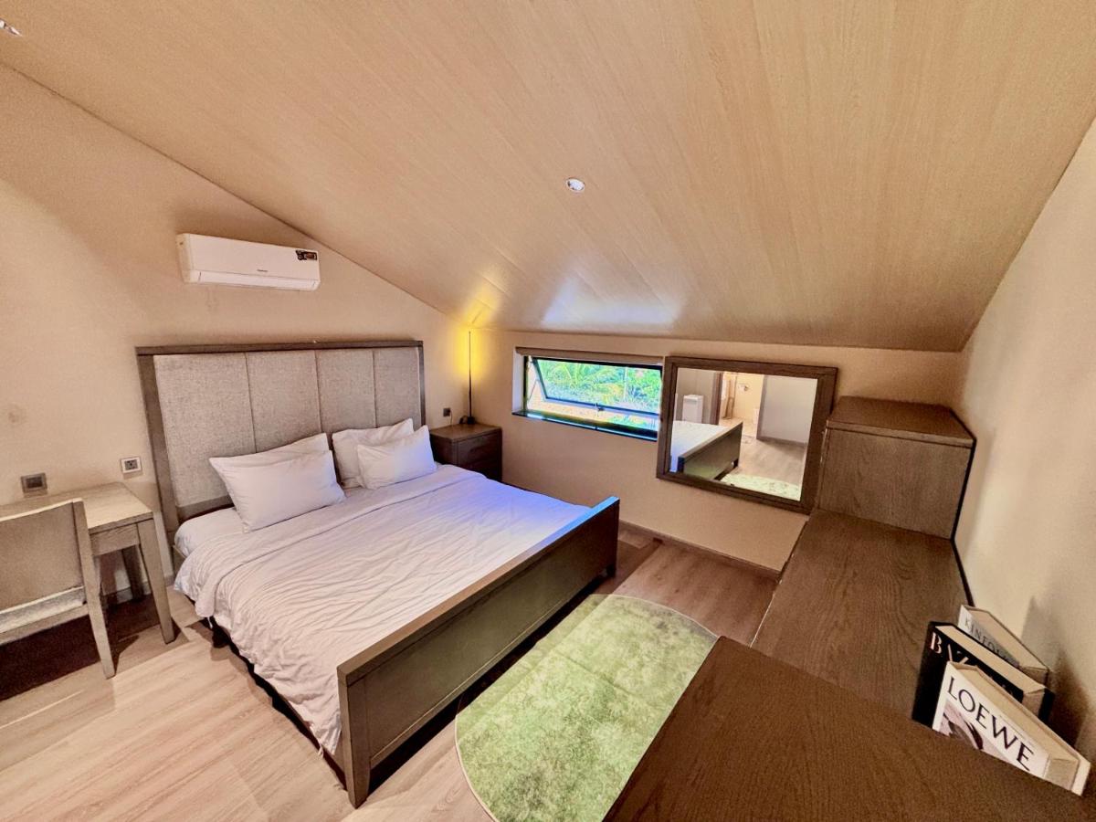 One-Bedroom Apartment with Rooftop Spa Bath