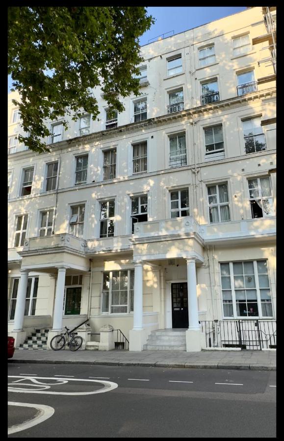 Spacious Studio Flat Paddington - B&B London