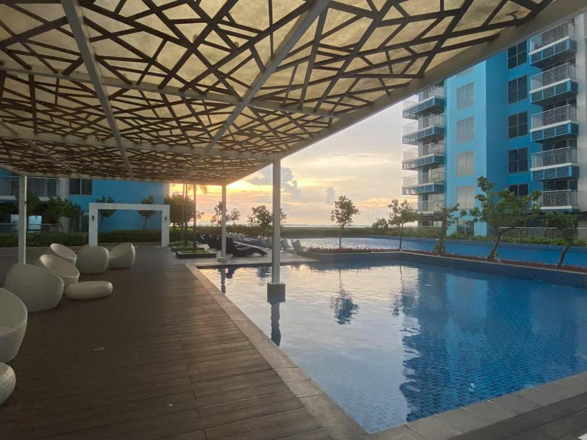 95 Sqm Flawless Seaview Luxurious Modern 2 Bedrooms Facing Manila Bay Sunset, Airports, Okada, Solaire, MOA with free parking - B&B Manila