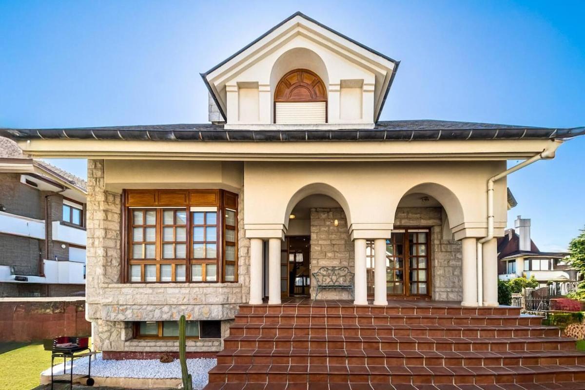 Chalet con Jardín junto a la Playa de Berria - B&B Santoña