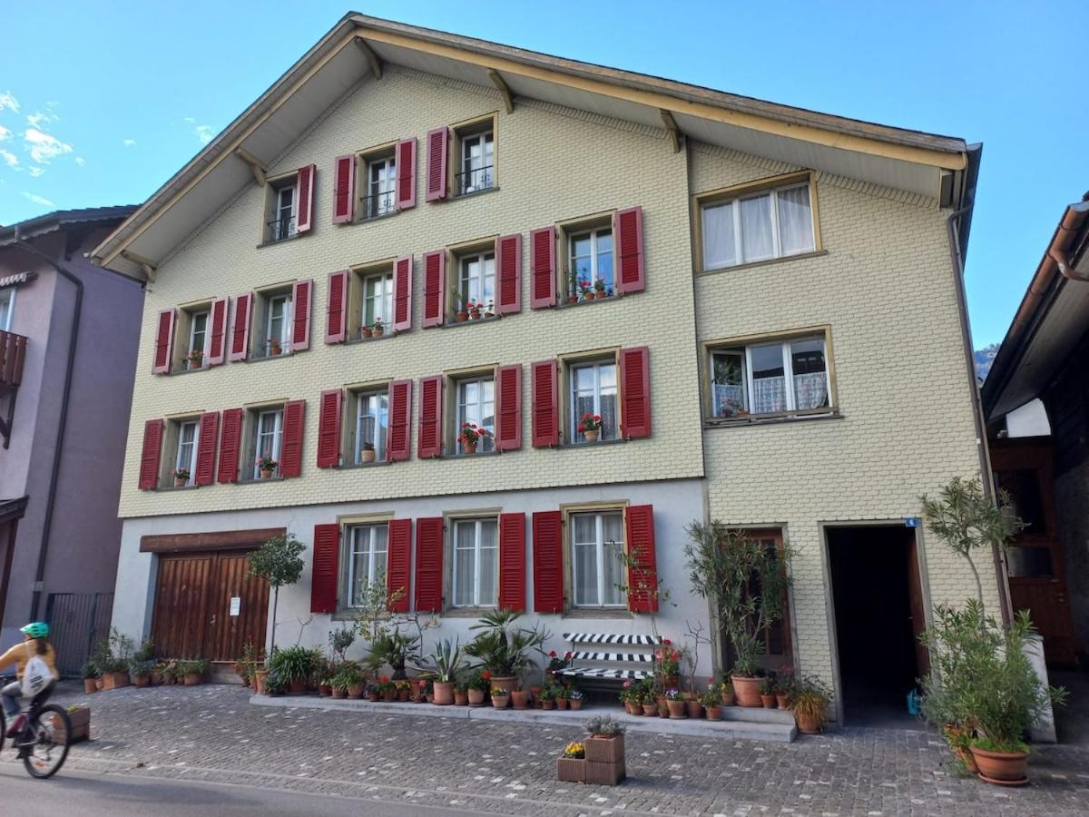 Flowerpot Apartment - B&B Unterseen