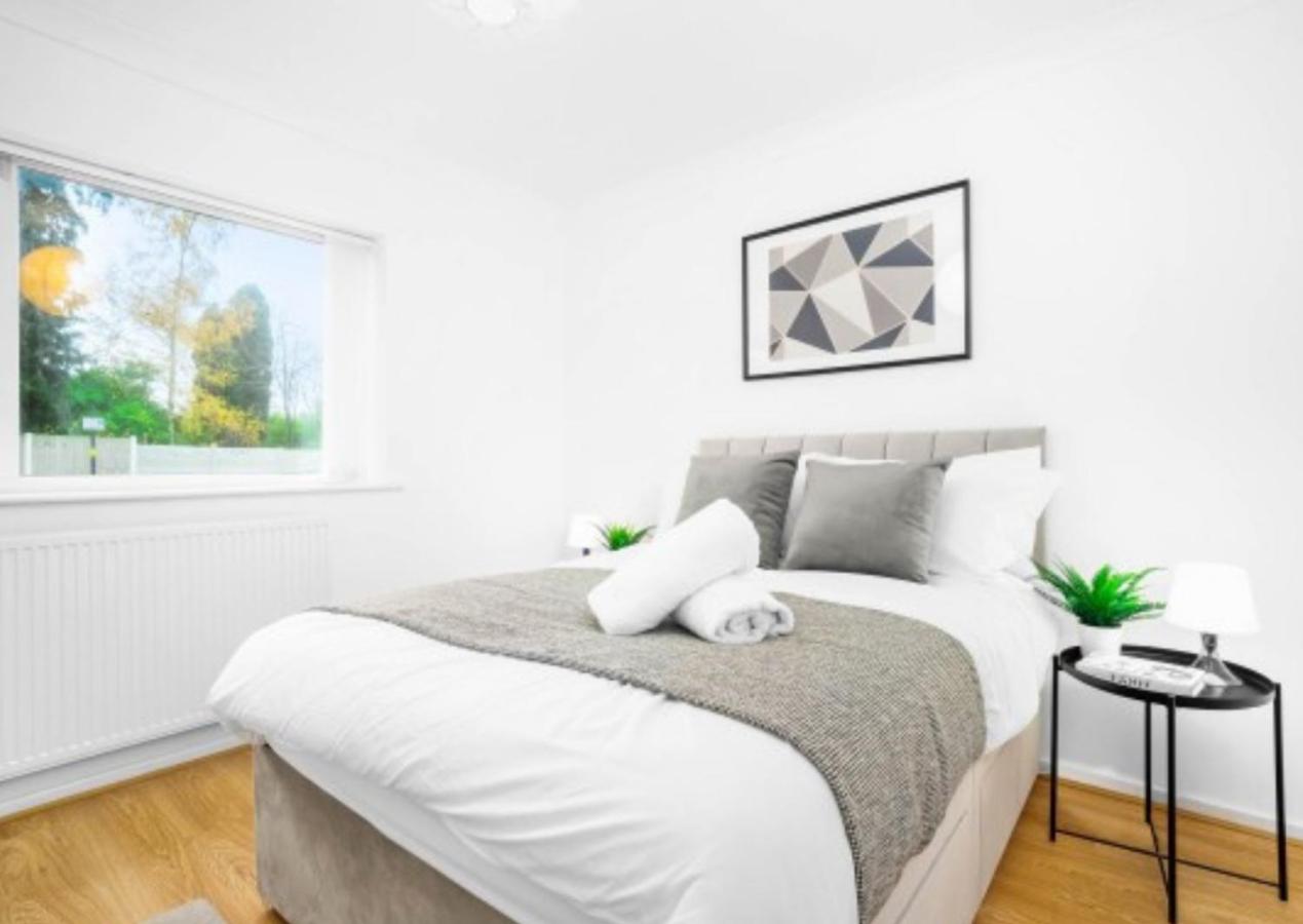 4 Bedroom Bungalow - Parking - Garden - Netflix - Sutton Coldfield 75C - B&B Birmingham