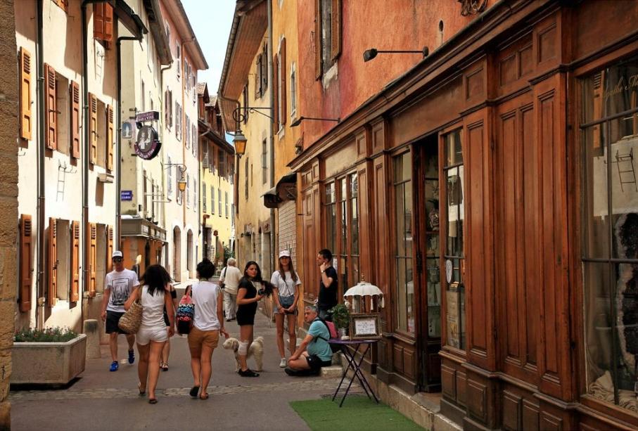 Au Faubourg -Old City - Lake & Canal 1 min - B&B Annecy