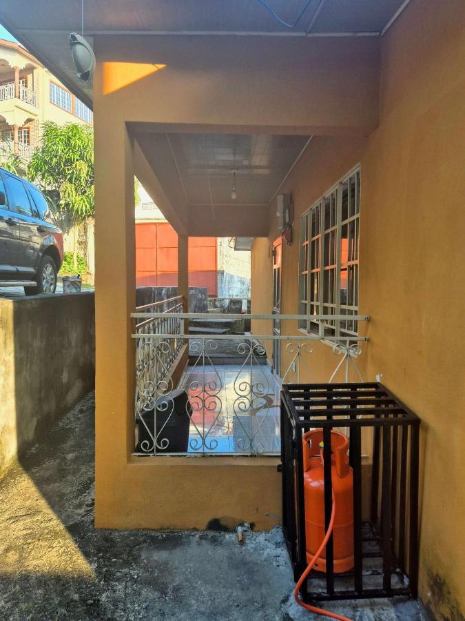 Palm and Pillow - B&B Freetown