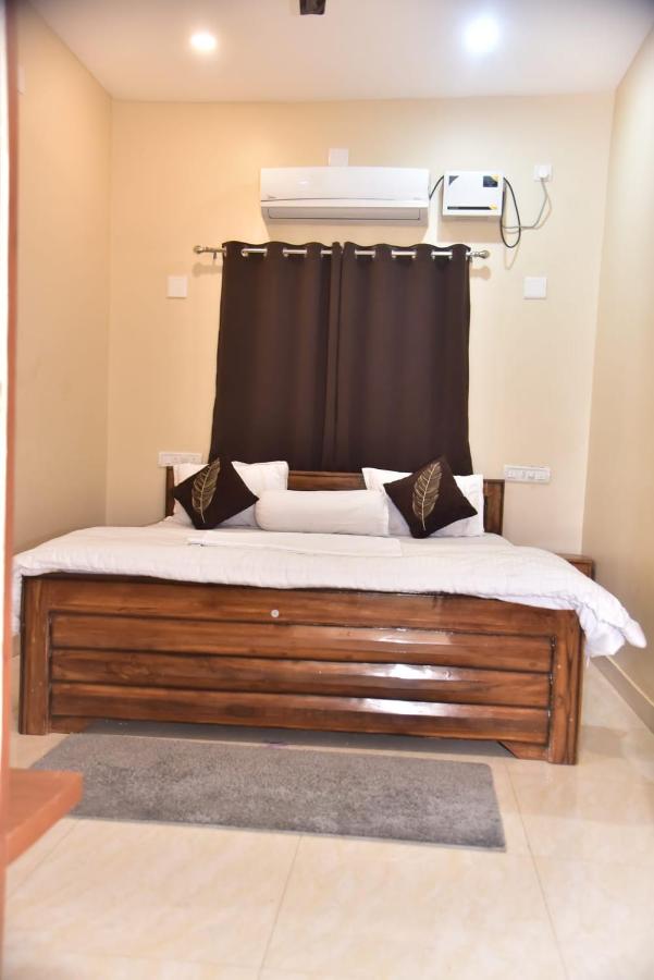 Deluxe Double Room (2 Adults + 1 Child)