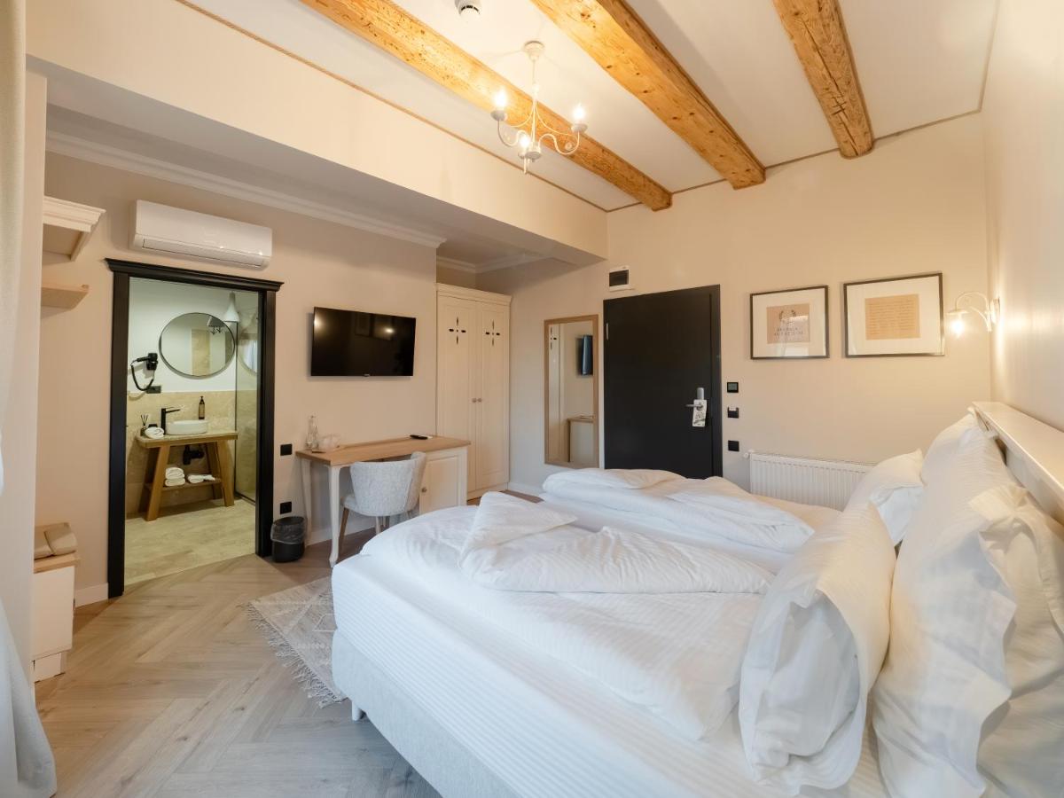 Camera Matrimoniale/Doppia con Letti Singoli con Balcone