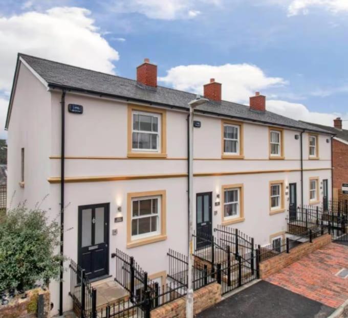 Elegant 3-Bed Near Station, Pantiles & Calverley - Bed and Breakfast Tunbridge Wells