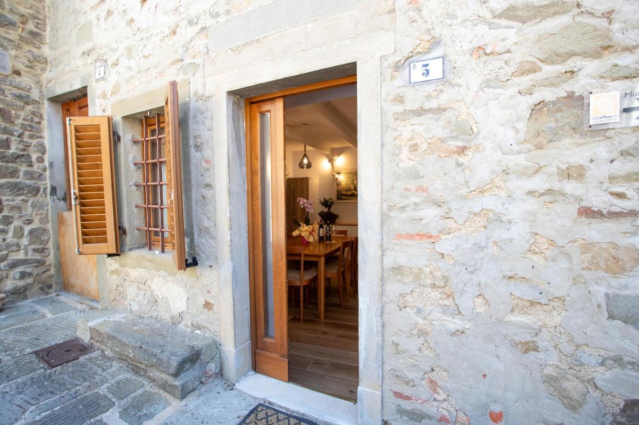 Appartamento con Balcone in Borgo Toscano - Ferienwohnung Ortignano Raggiolo