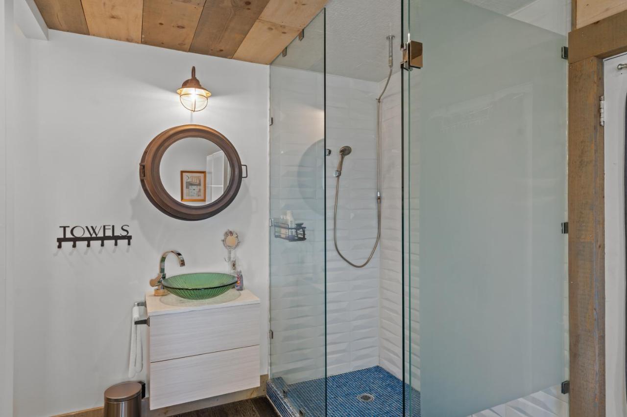 E&S Lake House Retreate & S Lake House Retreat - B&B Amherstburg